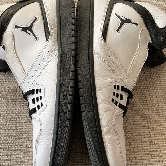 Nike Black and White Athletic Shoes main image 2